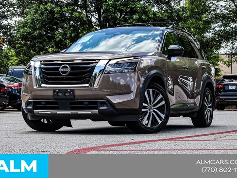 Used 2023 Nissan Pathfinder Platinum w/ Cargo Package FWD image 3