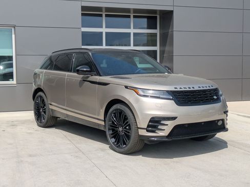 New 2026 Land Rover Range Rover Velar Dynamic SE image 3