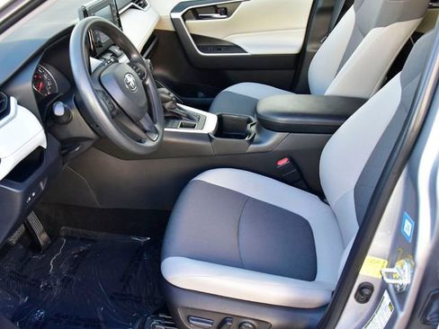 Used 2022 Toyota RAV4 XLE image 11