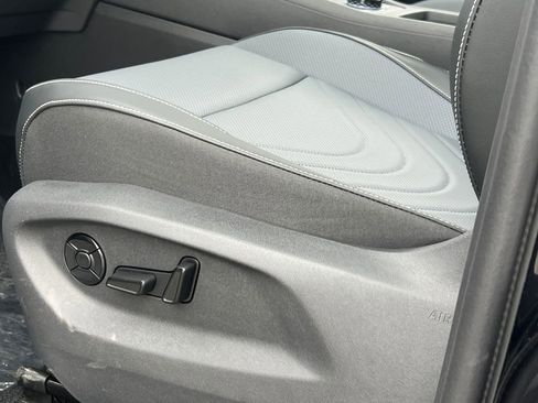 New 2026 Volkswagen Tiguan SE image 17