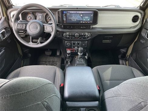 Used 2025 Jeep Wrangler Willys image 9