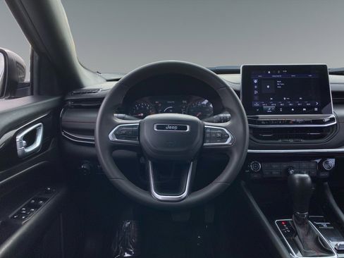 Used 2024 Jeep Compass Trailhawk image 12