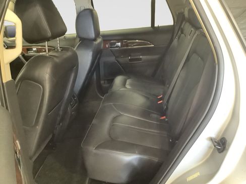 Used 2013 Lincoln MKX FWD image 17