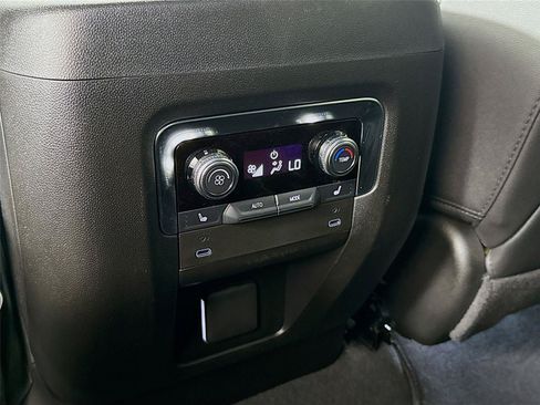 Used 2025 GMC Yukon Elevation AWD/4WD image 15