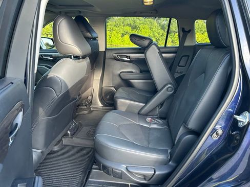 Used 2023 Toyota Highlander Limited FWD image 15