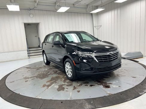 Used 2023 Chevrolet Equinox LS AWD/4WD image 10