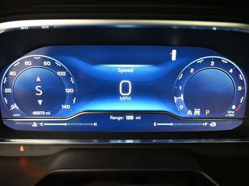 Used 2024 Chevrolet Tahoe Z71 w/ Luxury Package image 33