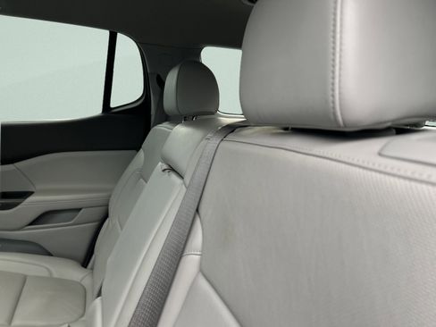 Used 2023 GMC Acadia SLT image 25