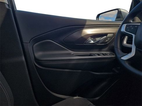 Used 2024 GMC Terrain SLE w/ Driver Convenience Package image 16