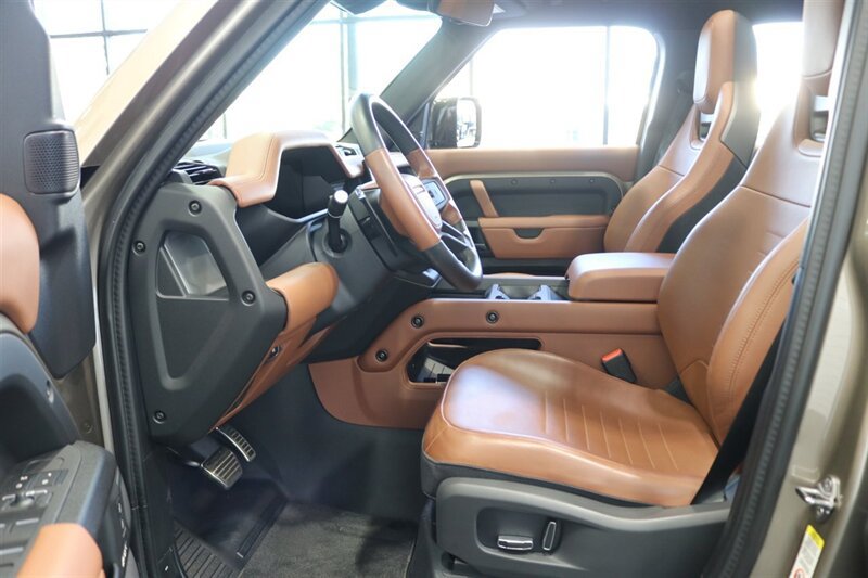 Used 2025 Land Rover Defender 110 AWD/4WD image 36