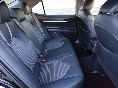 Used 2018 Toyota Camry SE FWD image 23