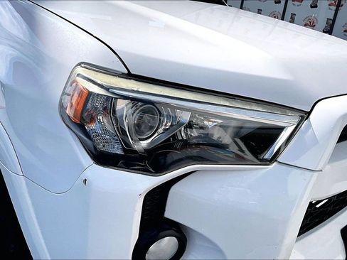Used 2016 Toyota 4Runner SR5 AWD/4WD image 28