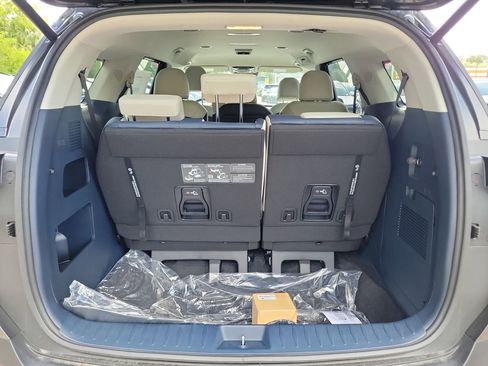 New 2026 Kia Carnival EX FWD image 14