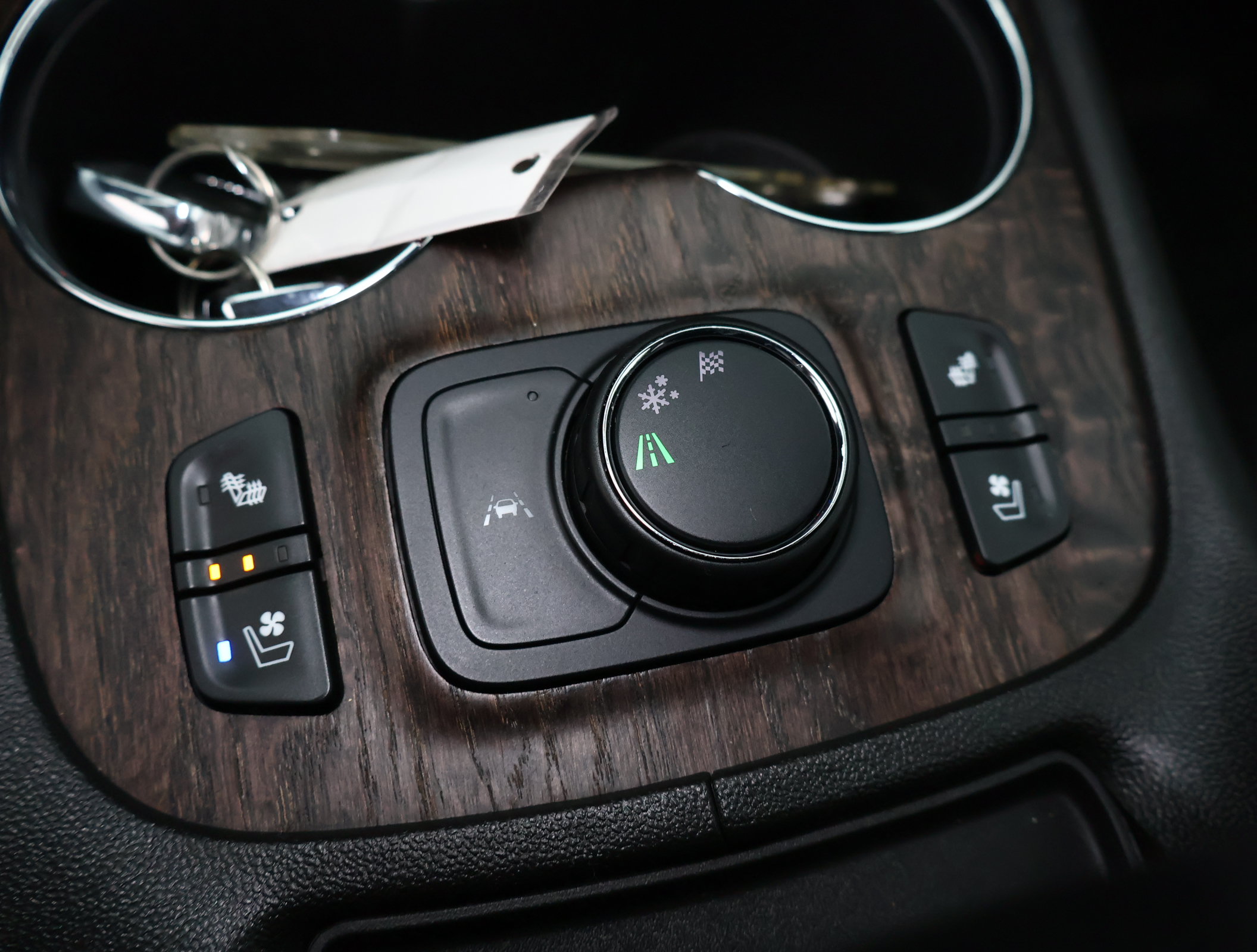 Used 2023 GMC Acadia Denali FWD image 5
