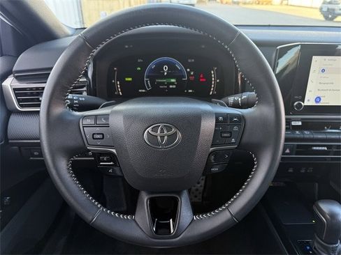 Used 2025 Toyota Camry SE image 13