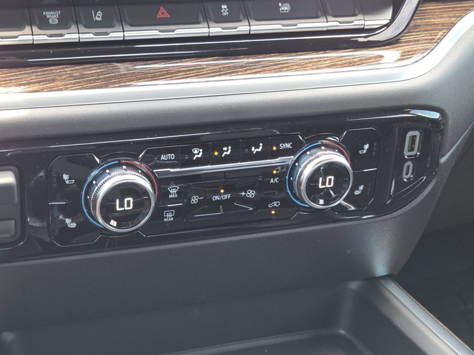 New 2026 GMC Sierra 3500 SLE AWD/4WD image 29