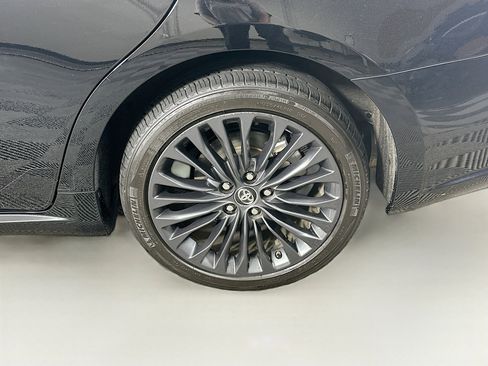 Used 2017 Toyota Avalon Touring image 11