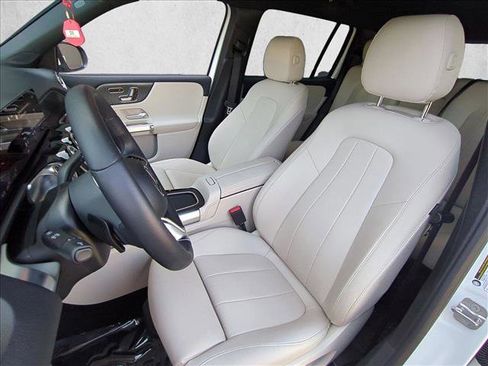 Certified 2025 Mercedes-Benz GLB 250 image 15