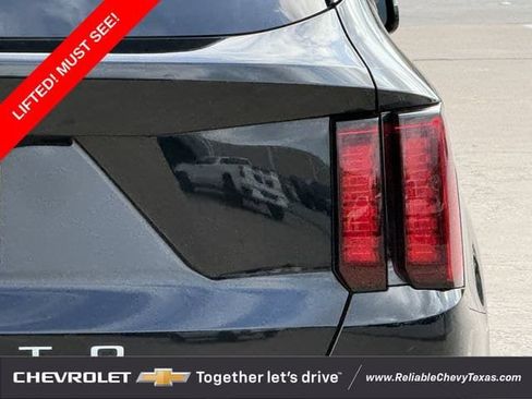 Used 2022 Kia Sorento EX w/ Panoramic Sunroof Package FWD image 8