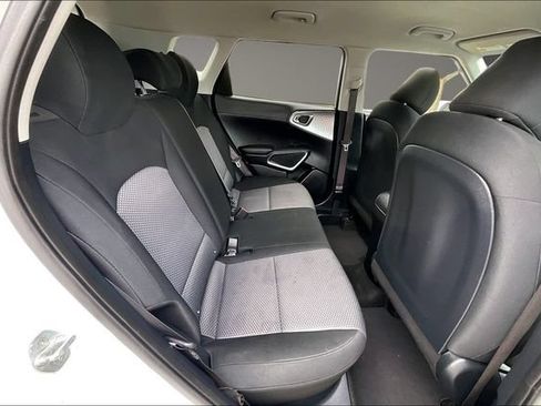 Used 2023 Kia Soul LX w/ LX Technology Package FWD image 25