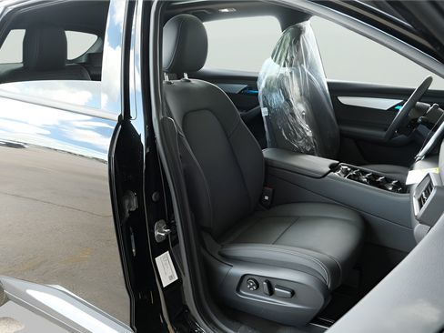 New 2025 VinFast VF 8 Plus AWD/4WD image 16