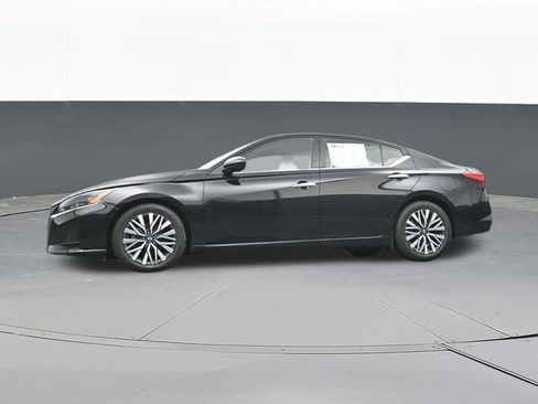 Used 2025 Nissan Altima 2.5 SV FWD image 57