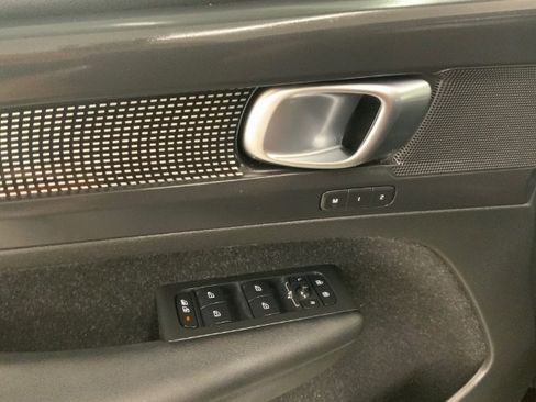 Used 2020 Volvo XC40 T5 R-Design image 25