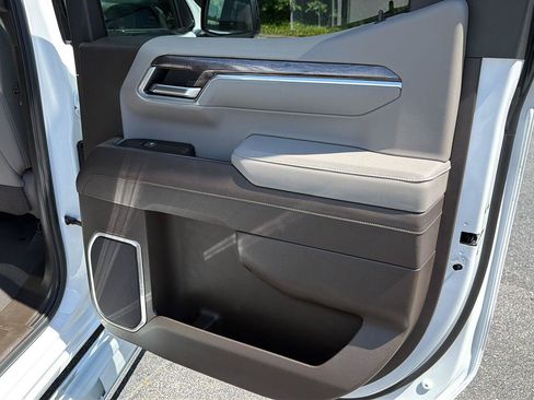 New 2026 Chevrolet Silverado 1500 LTZ w/ LTZ Premium Package AWD/4WD image 16