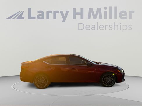 Used 2023 Nissan Altima 2.0 SR FWD image 6