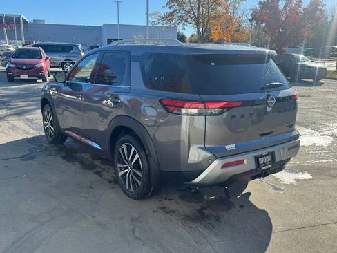 New 2025 Nissan Pathfinder Platinum image 5