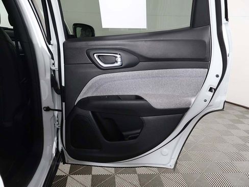 Used 2025 Jeep Compass Latitude AWD/4WD image 24