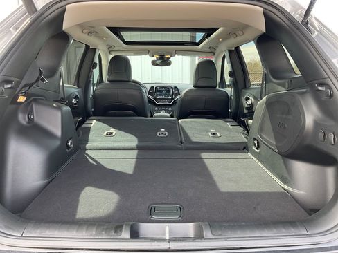 Used 2020 Jeep Cherokee Limited w/ Trailer Tow Group image 27