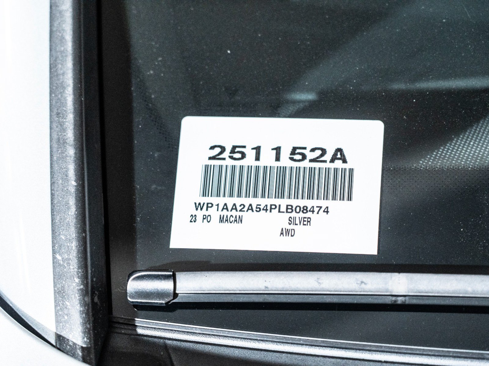 Certified 2023 Porsche Macan AWD/4WD image 27