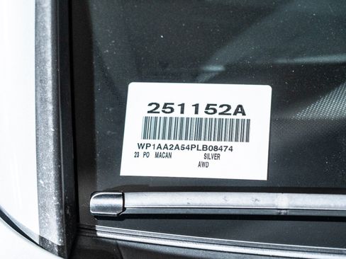 Certified 2023 Porsche Macan AWD/4WD image 27