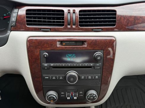 Used 2011 Chevrolet Impala LT FWD image 18