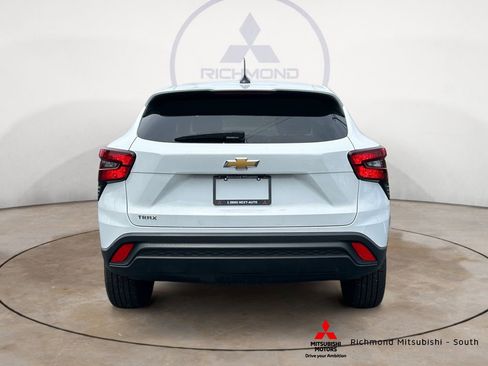 Used 2024 Chevrolet Trax LS FWD image 4