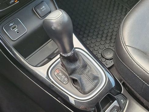 Used 2019 Jeep Compass Latitude FWD image 16