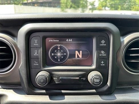 Used 2021 Jeep Gladiator Willys image 24