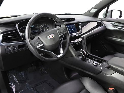 Certified 2025 Cadillac XT6 Premium Luxury image 12