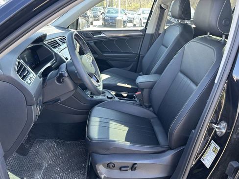 Certified 2023 Volkswagen Tiguan SE w/ Panoramic Sunroof Package AWD/4WD image 22