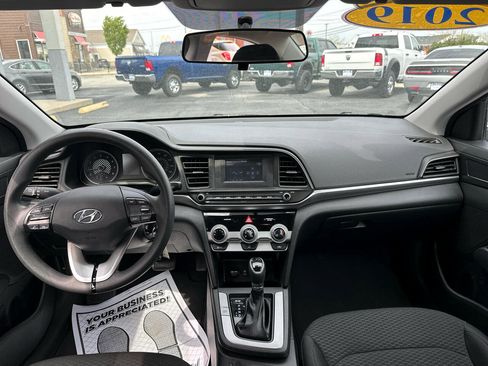 Used 2019 Hyundai Elantra SE w/ Cargo Package image 32