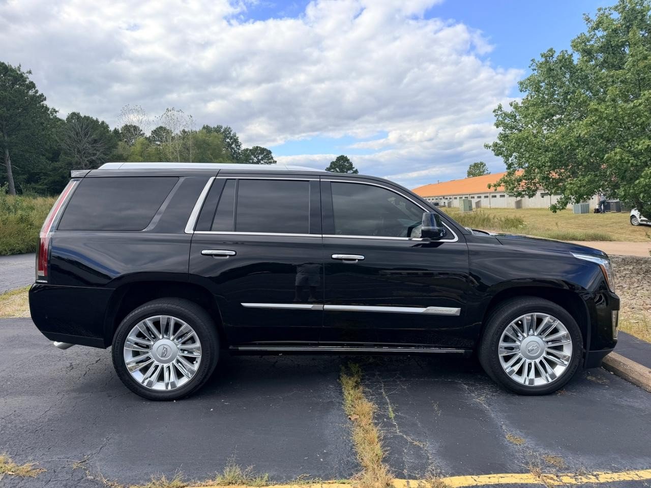 Used 2018 Cadillac Escalade Platinum AWD/4WD image 3