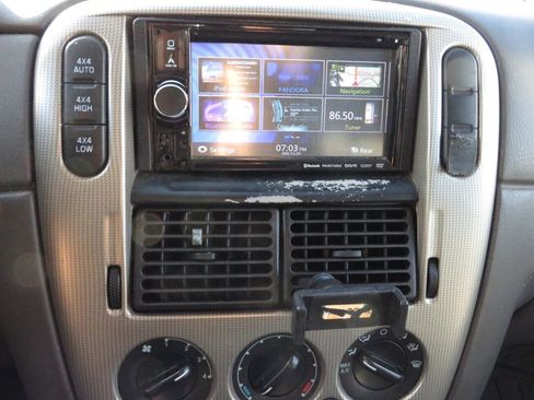 Used 2003 Ford Explorer XLT AWD/4WD image 10