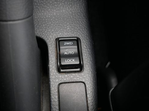 Used 2013 Suzuki SX4 Premium image 30