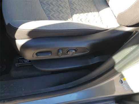 Used 2023 Chevrolet Equinox LT w/ Driver Convenience Package image 23