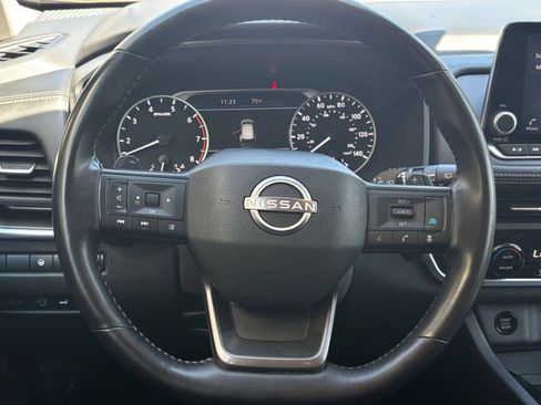 Used 2025 Nissan Rogue SV AWD/4WD image 28
