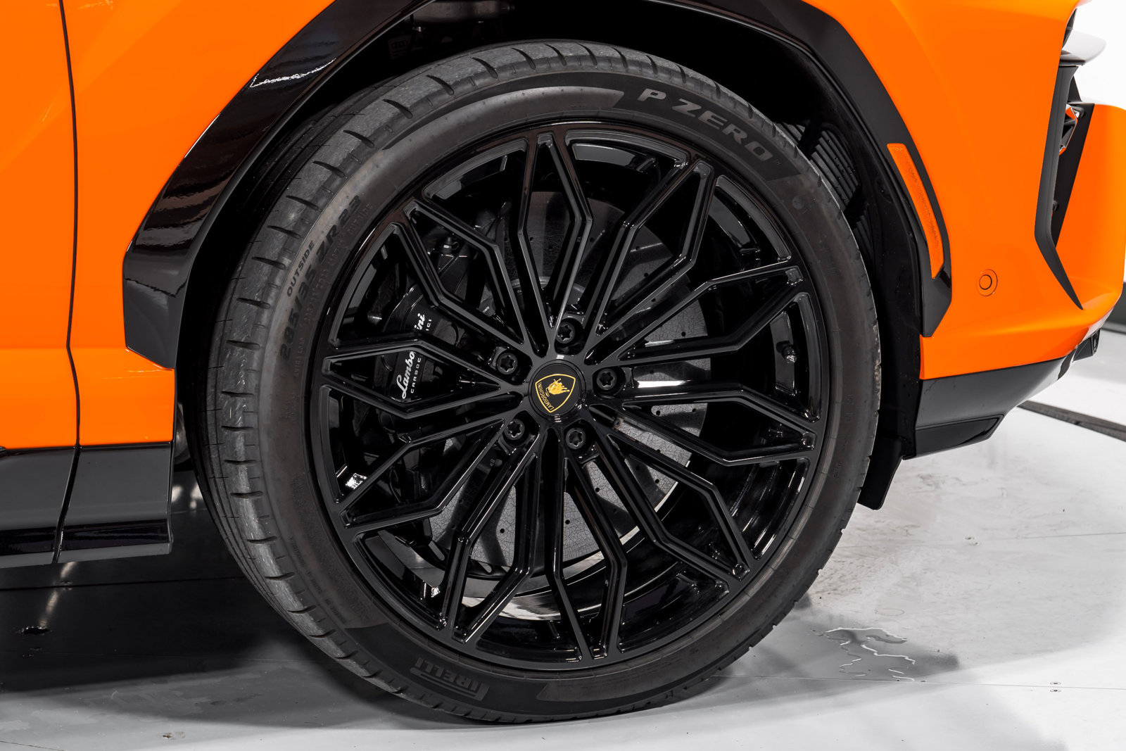 Used 2025 Lamborghini Urus SE AWD/4WD image 53