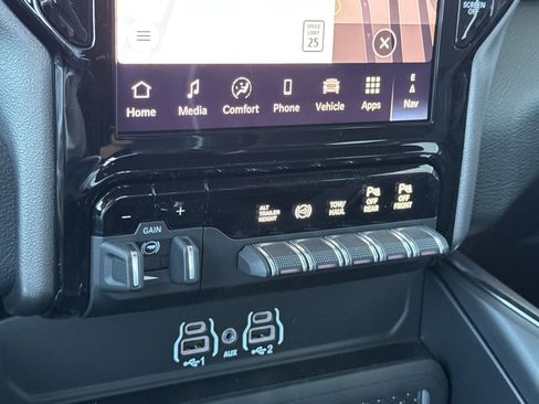 New 2026 RAM 2500 Laramie AWD/4WD image 19