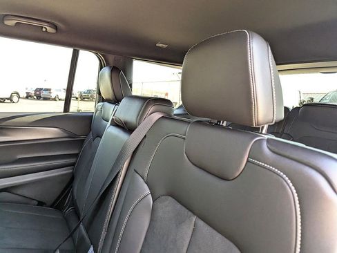 New 2025 Jeep Grand Cherokee L Altitude image 23