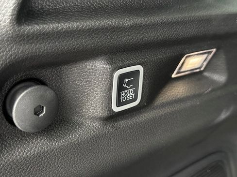 New 2025 Jeep Grand Cherokee L Limited w/ Luxury Tech Group II image 17